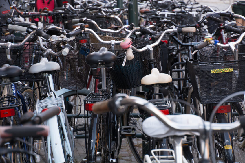 Cykel som transportmedel är ett billigt, miljövänligt, hälsosamt och effektivt färdsätt.